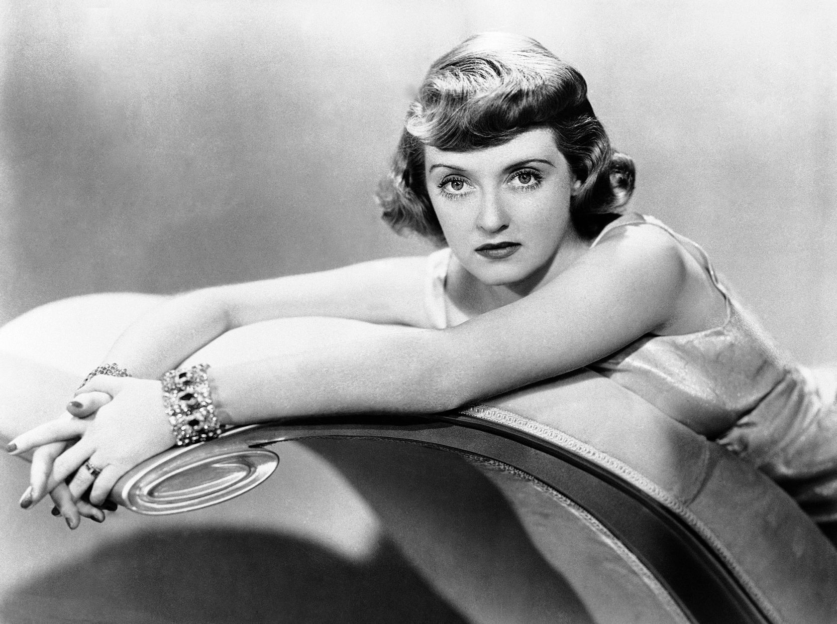 1937: Bette Davis